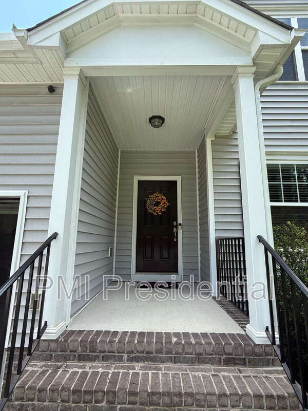 Photo - 7044 Hepworth Dr