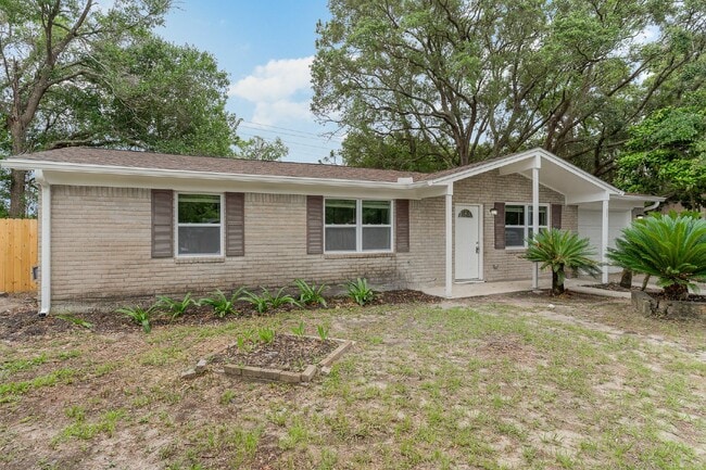 "Spacious 4-Bedroom, 2-Bath Home with Fenc... - "Spacious 4-Bedroom, 2-Bath Home with Fenc...