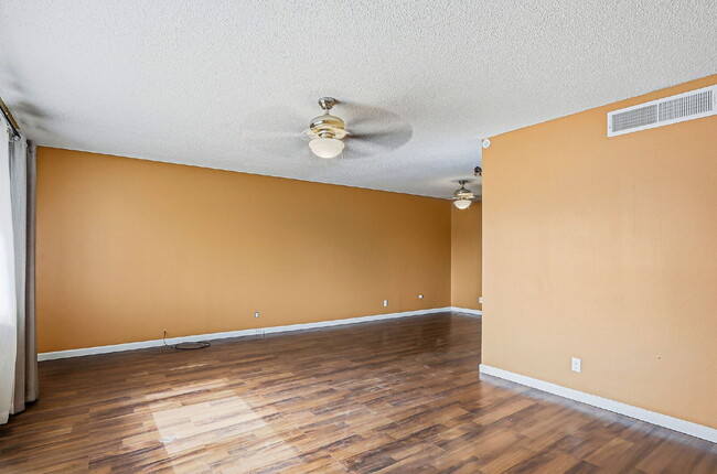 Photo - 3-Bedroom Home on Wedgewood Drive fully landscaped