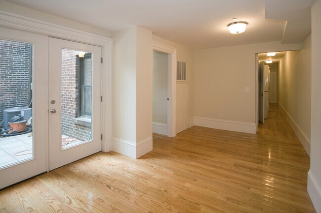 Photo - 658 Massachusetts Ave