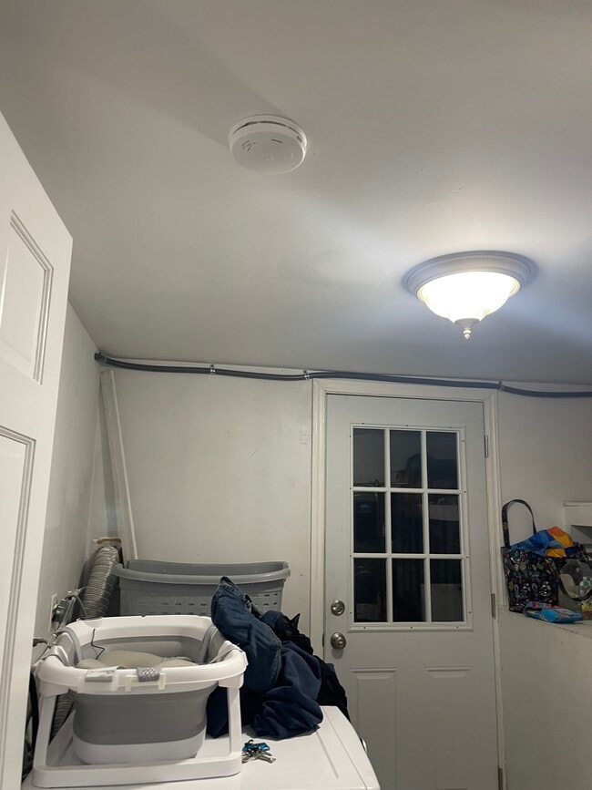Photo - 9 Bykenhulle Rd Unit Basement