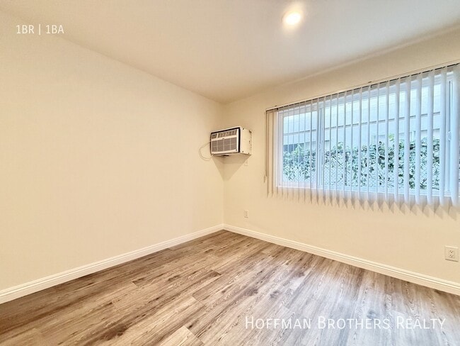Photo - 14831 Delano St Unit 1
