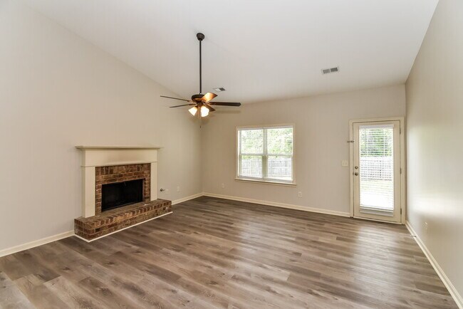 Photo - 1000 Cureton Dr