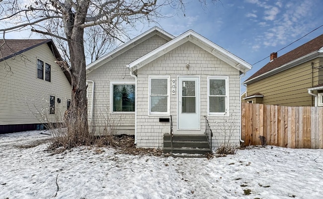 Building Photo - 906 12th St N Rental