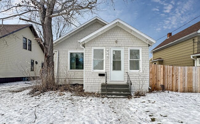 Building Photo - 906 12th St N Rental