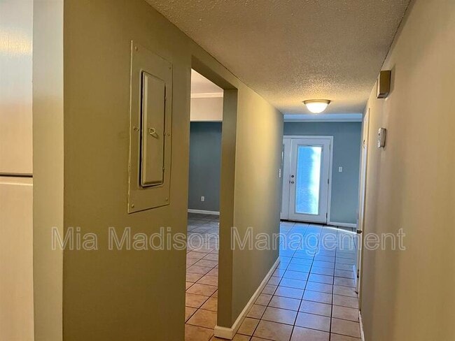 Photo - 527 Tibet Ave