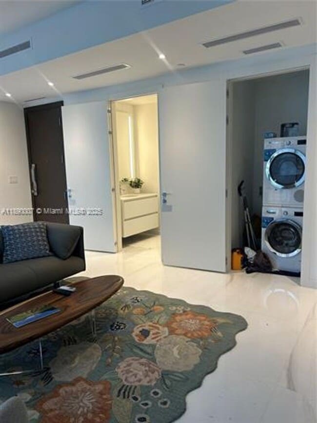 Photo - 300 Biscayne Blvd Way Unidad 300 Biscayne Blvd Way 906