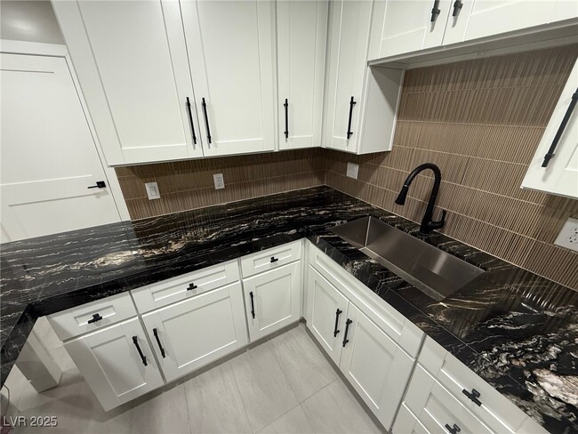 Photo - 2528 Tournament St