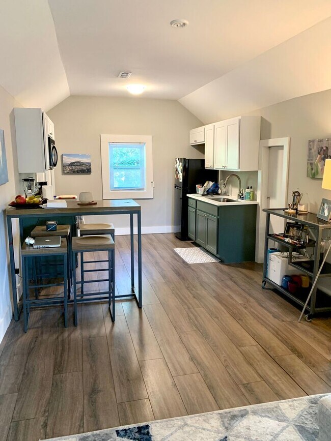 Photo - Modern 1 Bedroom Upstairs Apartment in Mad...