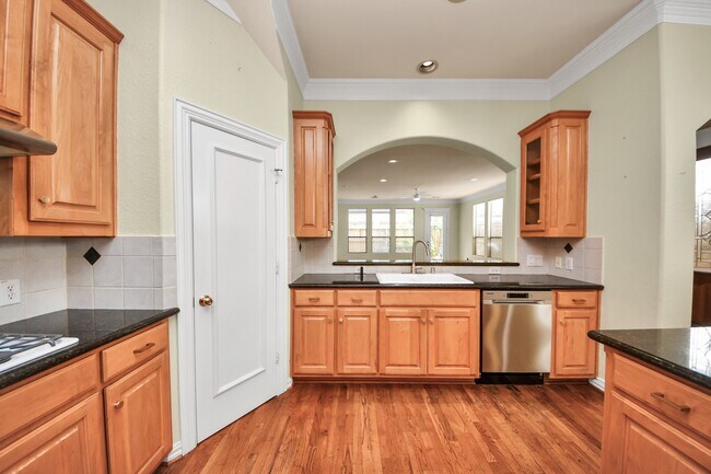 Photo - 605 W Polk St Unit B