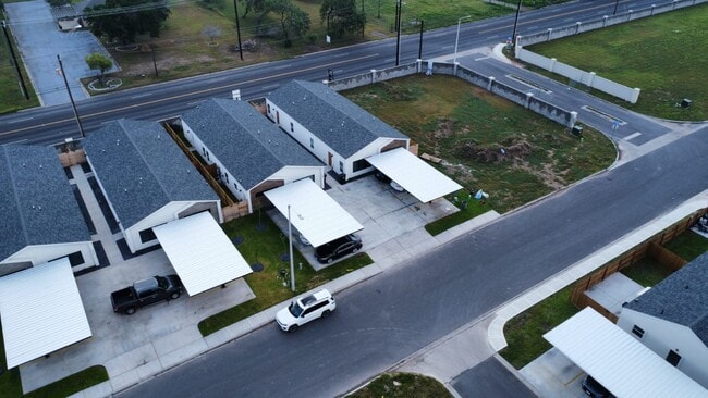 Photo - 608 Oriole Rd