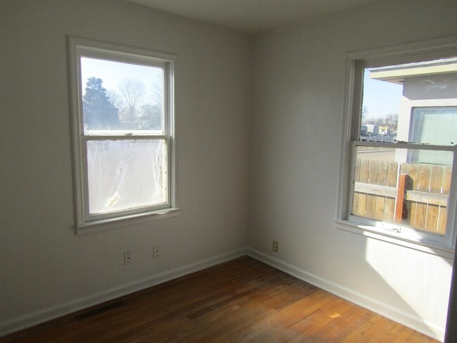 Photo - 911 N 3rd Ave