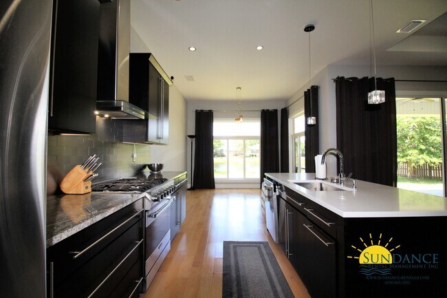Photo - Stunning 4 Bedroom Custom Built Lake Front Home!