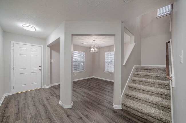 Photo - 121 Rodeo Dr