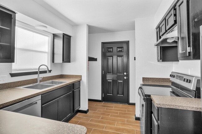 Photo - 1121 Lovett St