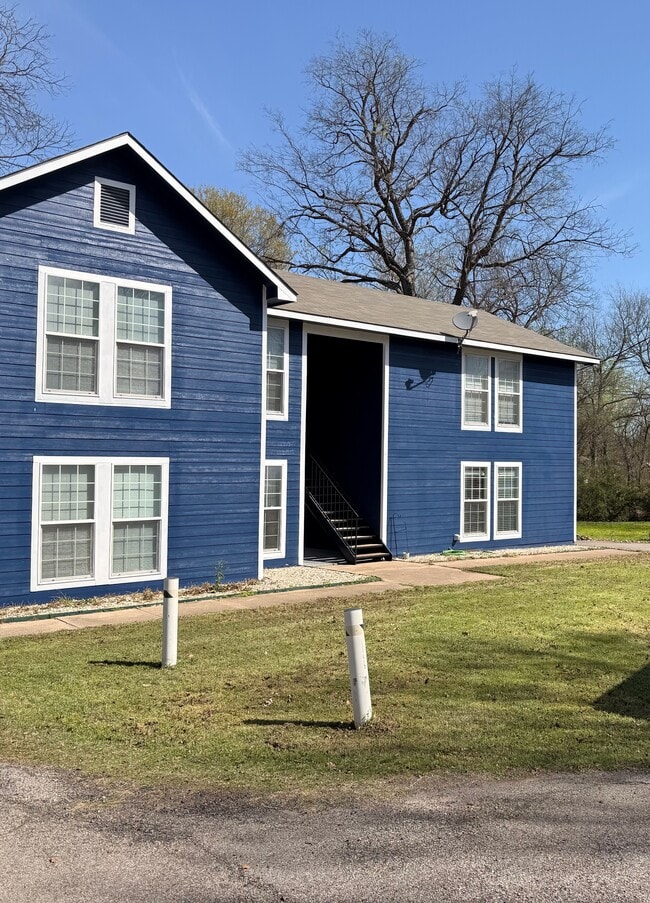Building Photo - Greenville St Apartments Unit 2-B