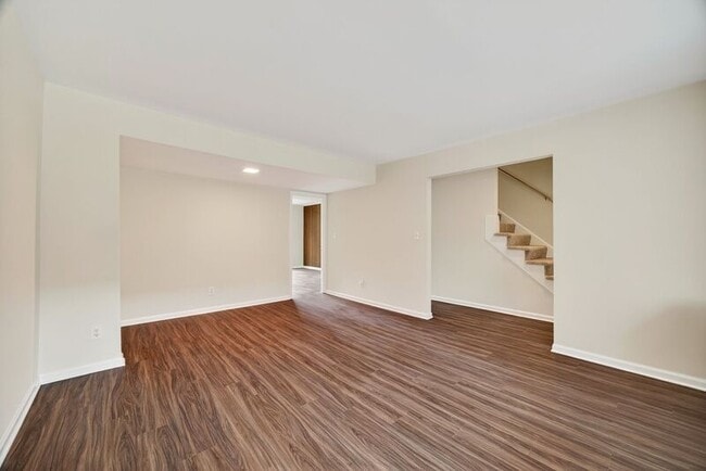 Photo - 94 Woodlake Dr