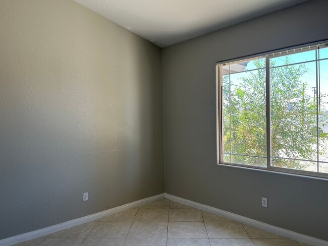 Photo - 4 bedrooms 2 bathroom home in Apple Valley!