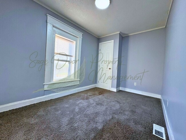 Photo - HUGE MASTER BEDROOM