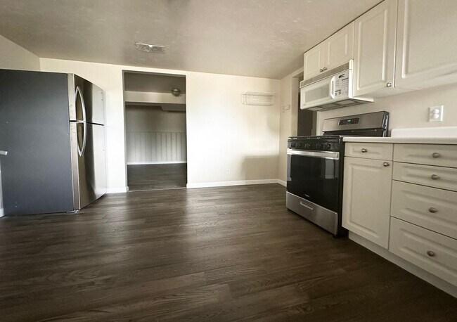 2196 Broadmoor St S Unidad 2196 Broadmoor Street South - B