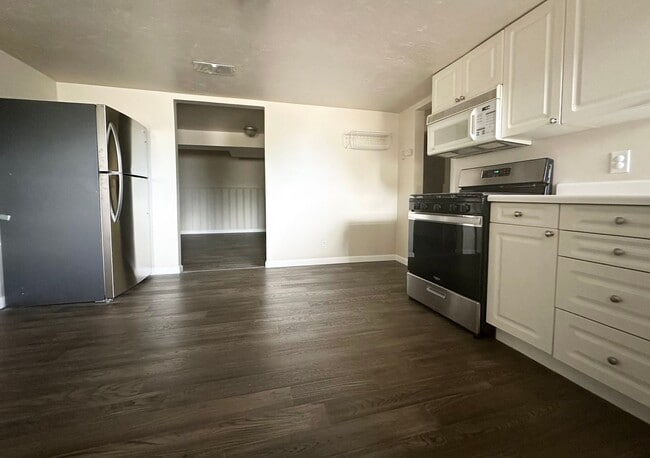 Photo - 2196 Broadmoor St S Unit 2196 Broadmoor Street South - B