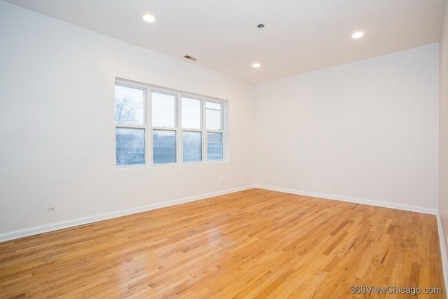 Living Room - 3906 W Belmont Ave Unit #2