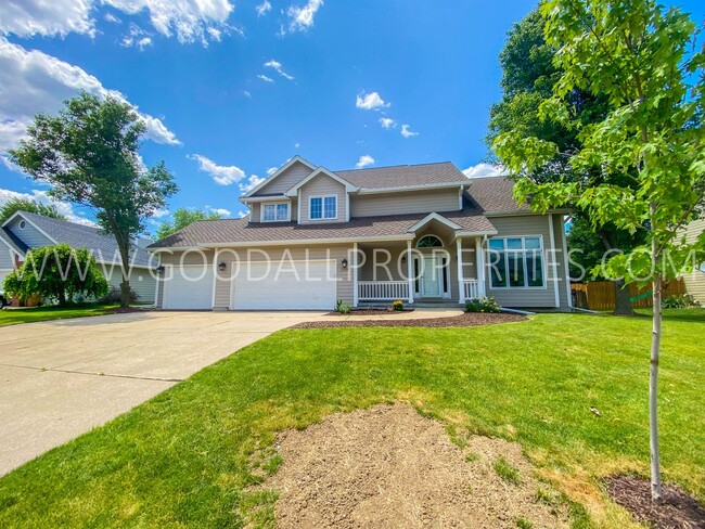 Executive Home - 4 Bedroom, 3.5 Bathroom i... - Executive Home - 4 Bedroom, 3.5 Bathroom i...