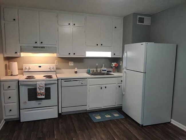 Photo - Cherokee Court Apartments