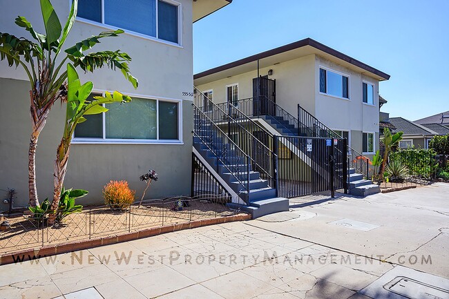 Building Photo - 557 22nd St Unit 1/2