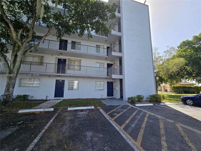 Photo - 8700 N Sherman Cir Unit 108