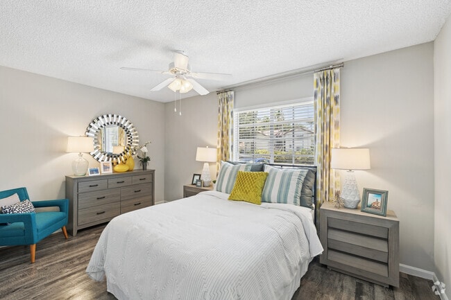 2BR, 2BA - 1165SF - Bedroom