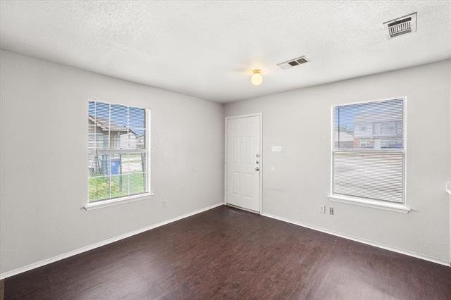 Photo - 404 Kings Way Dr