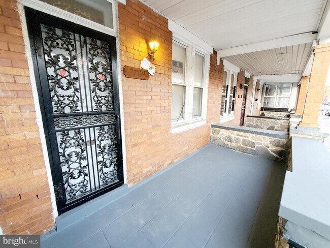 Photo - 2729 Ashland Ave