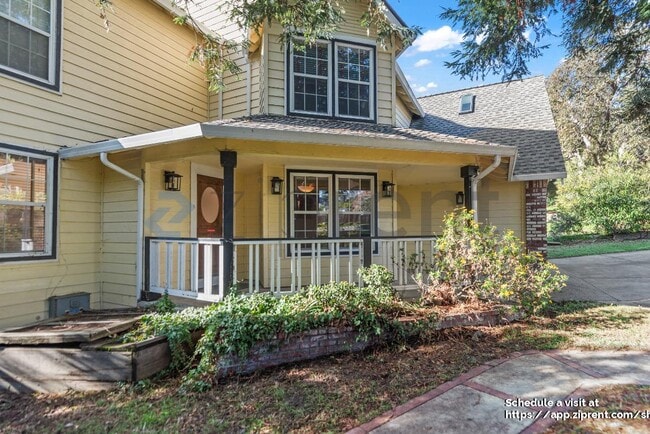 Photo - 920 Belmont Way