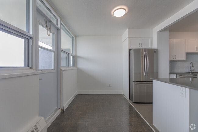 2BR, 1BA - 837SF - Dining Room