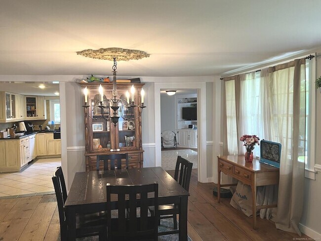 Photo - 566 W Main St