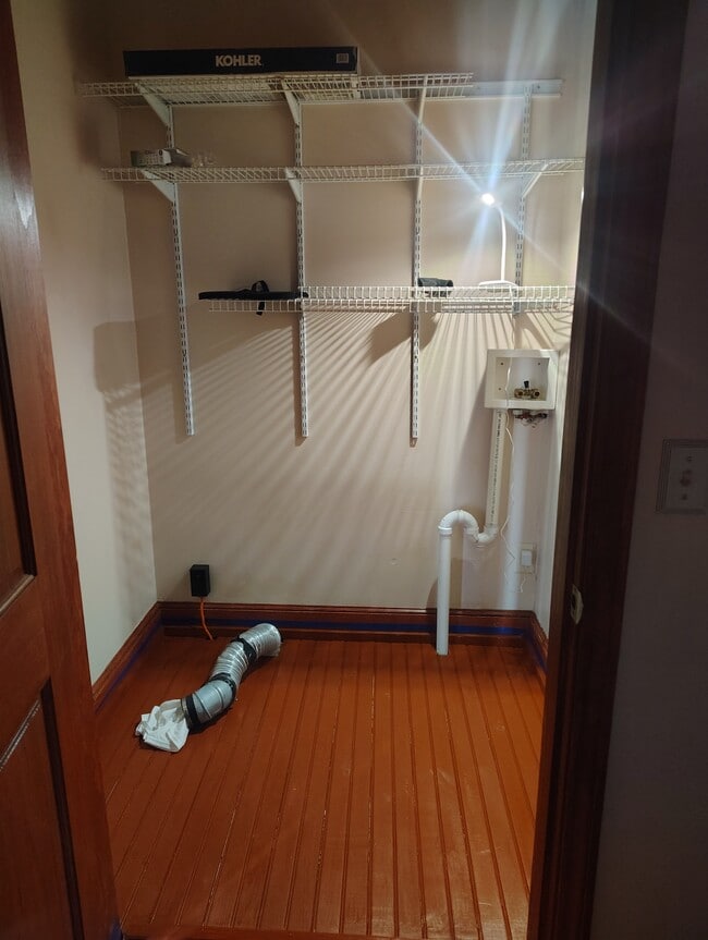 Laundry room - 18 Buckwood Rd