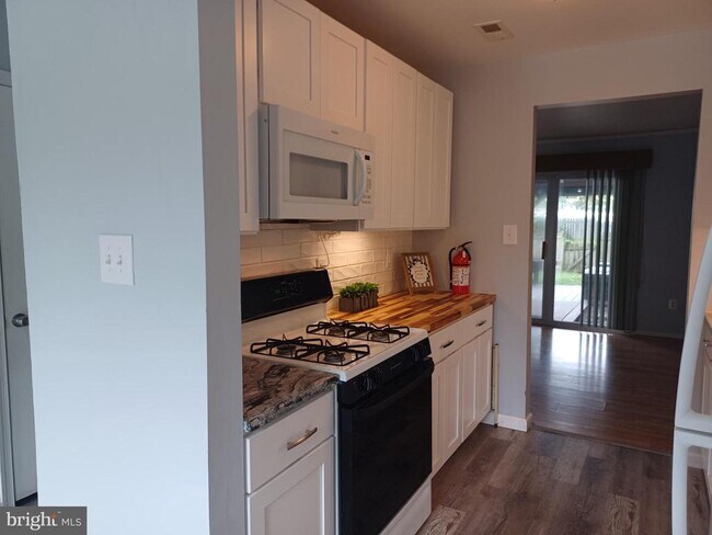 Photo - 403 Roberts Ln