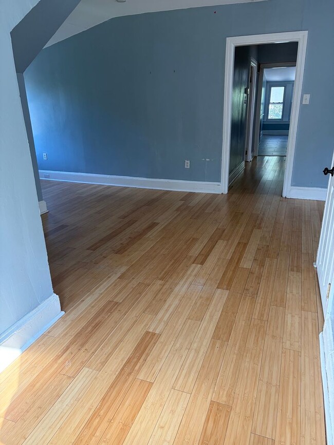 11 Cloverdale Ave Unit 2