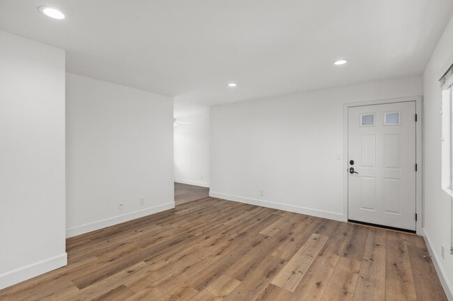 Photo - 725 Washington Heights Rd Unidad #28