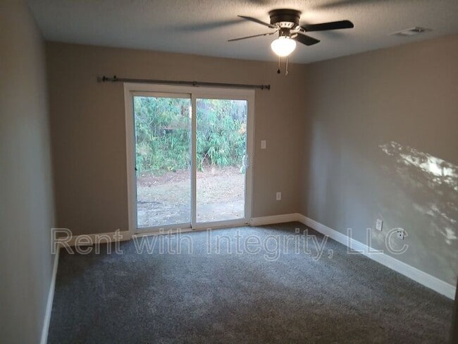 Photo - 445 Cactus St