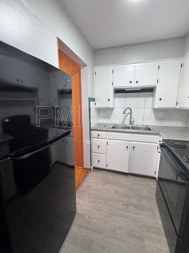 Photo - 2020 W Market St Unidad 10