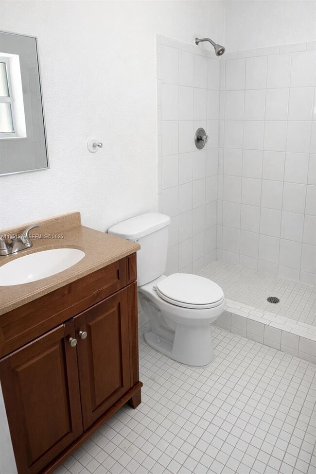 Photo - 3500 Riverside Dr Unidad 2