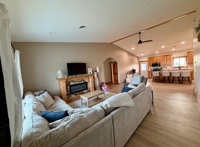 Photo - 909 S Willet St