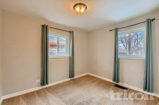 Photo - 3290 Magnolia St