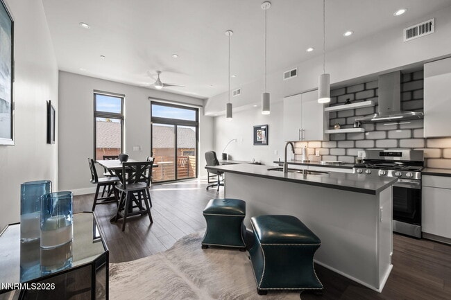 Building Photo - 104 High St