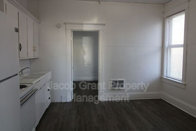 Photo - 307 H St