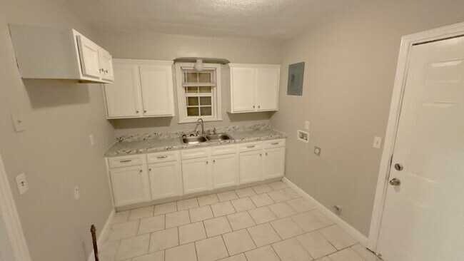 Photo - 2370 Larose Ave