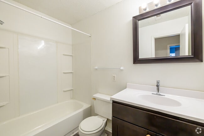2BR, 2BA 880-SF