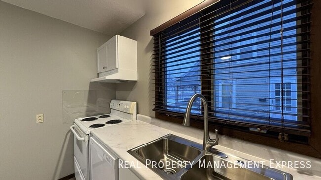 Spacious 1 Bedroom Apartment - Spacious 1 Bedroom Apartment